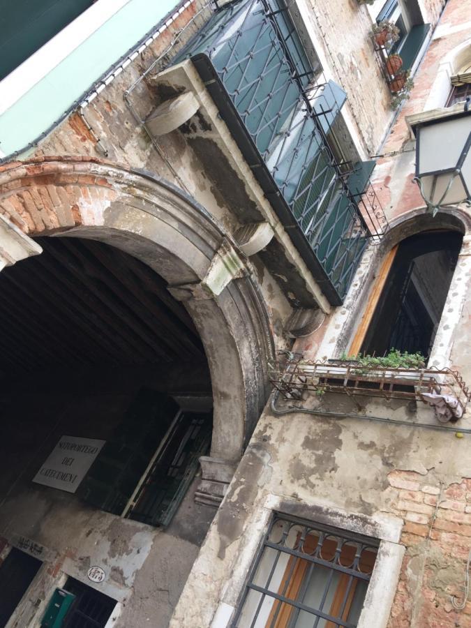 The Wolf House Hotel Veneţia Exterior foto